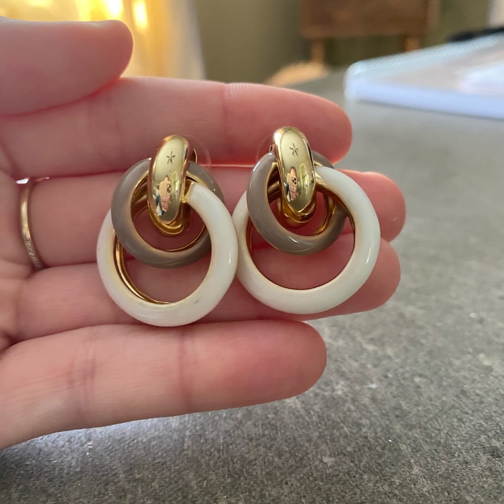 Mauve white and gold earrings